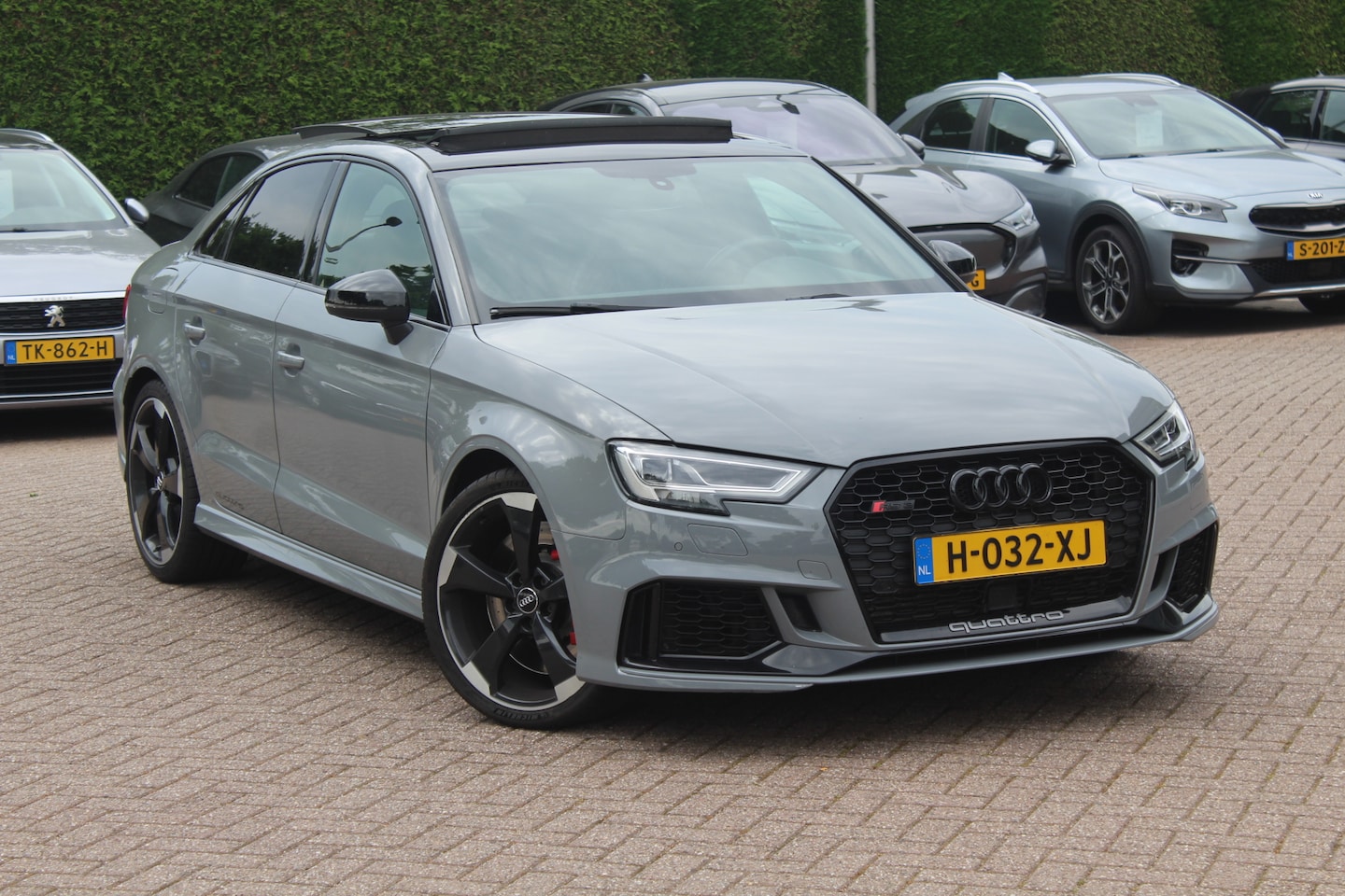 Audi RS3 - Limousine 2.5 TFSI quattro / Full option! / Milltek / Panoramadak / Camera / RS Seats / 19 - AutoWereld.nl