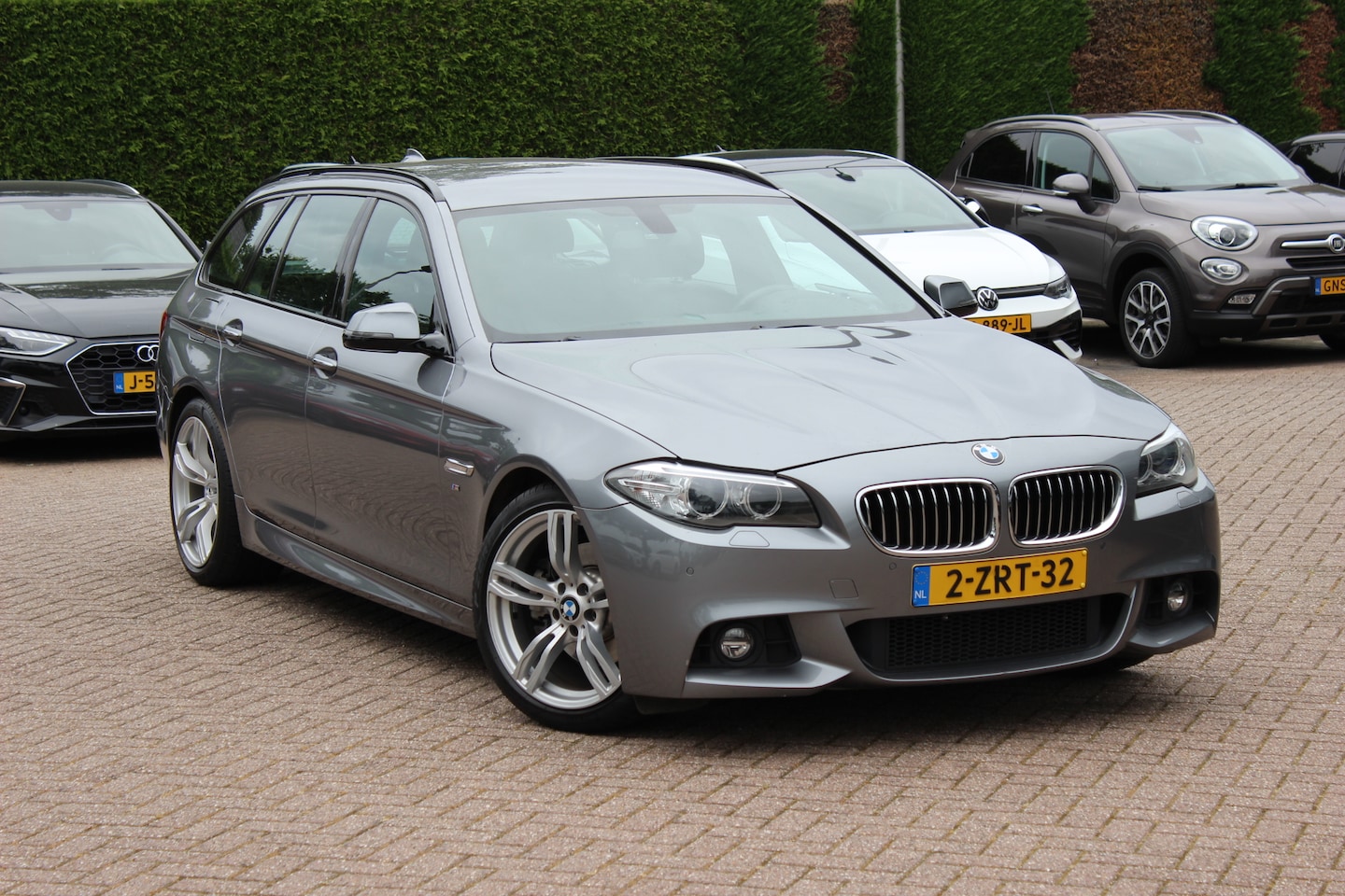 BMW 5-serie Touring - 520i Executive M Sport / NL Auto! / 2de Eign. / Trekhaak / Camera / Leder / Navigatie / 18 - AutoWereld.nl