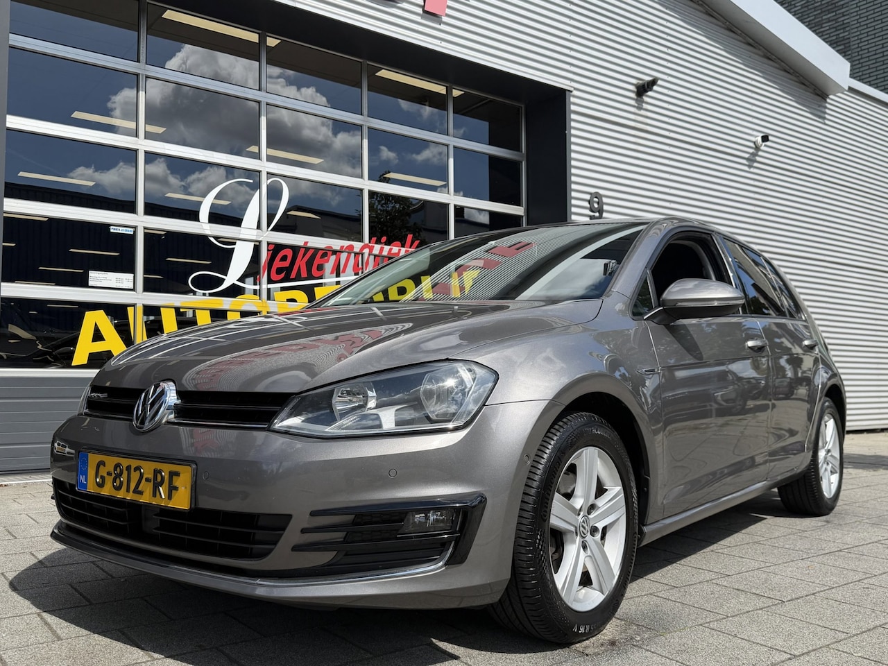 Volkswagen Golf - 1.4 TSI Business Edition R Connected - Navigatie I Airco I PDC I Sport pakket I Dealer ond - AutoWereld.nl