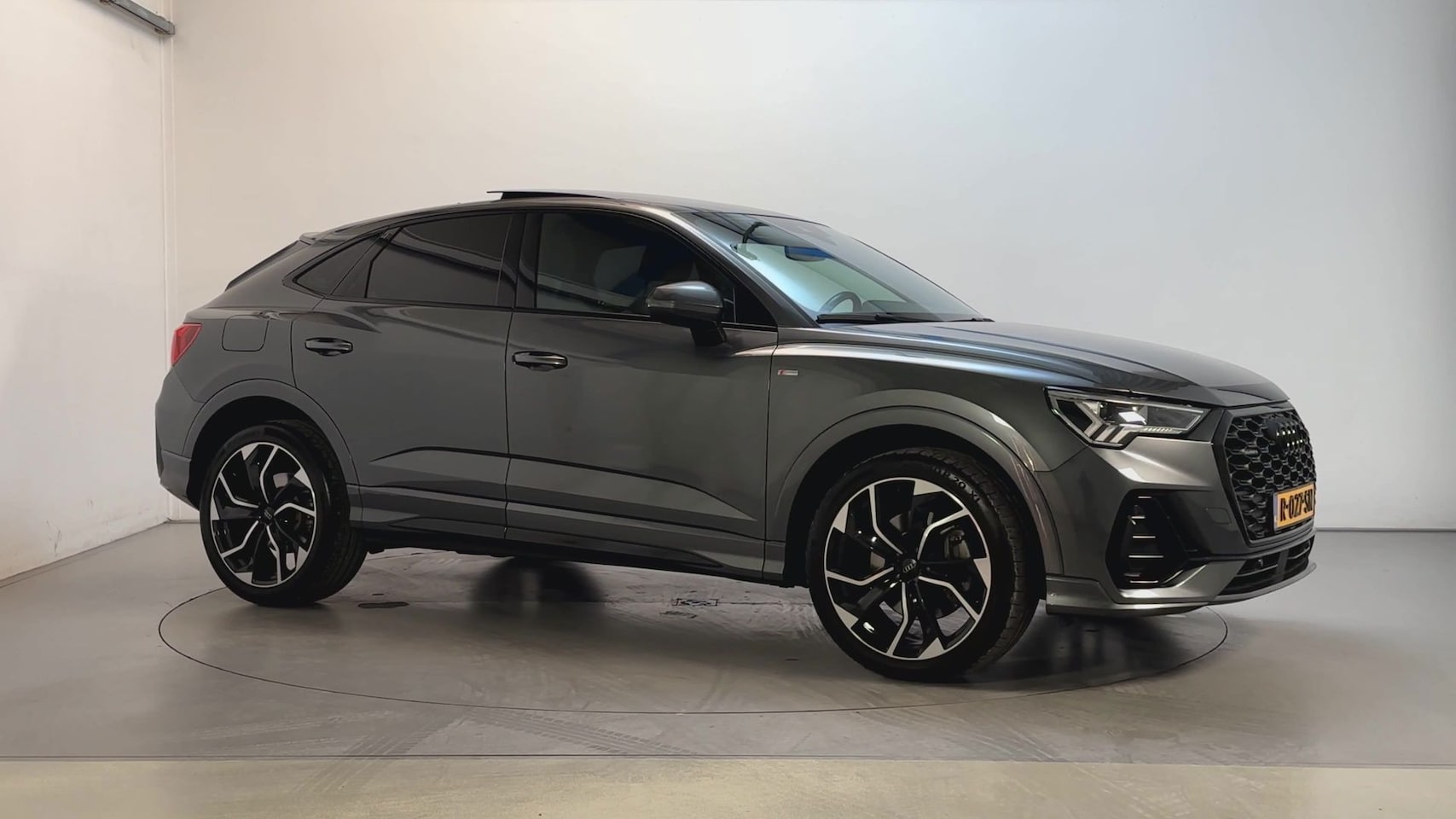 Audi Q3 Sportback - 40 TFSI Quattro S Edition Panoramadak Leder Sfeerverlichting Stoelverwarming DAB+ - AutoWereld.nl