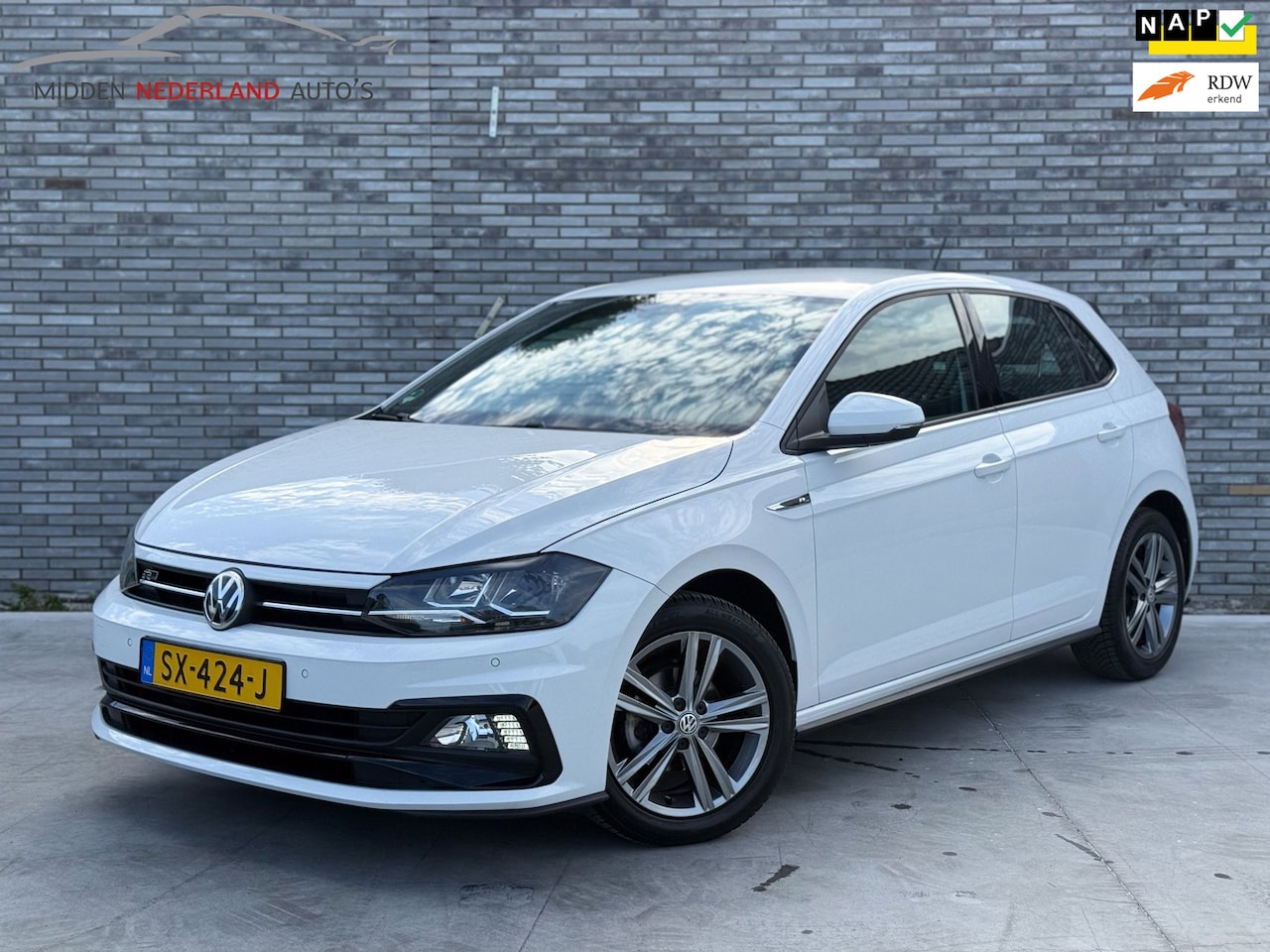 Volkswagen Polo - 1.0 TSI Highline * R-LINE * CARPLAY / ANDROID AUTO * LED * - AutoWereld.nl