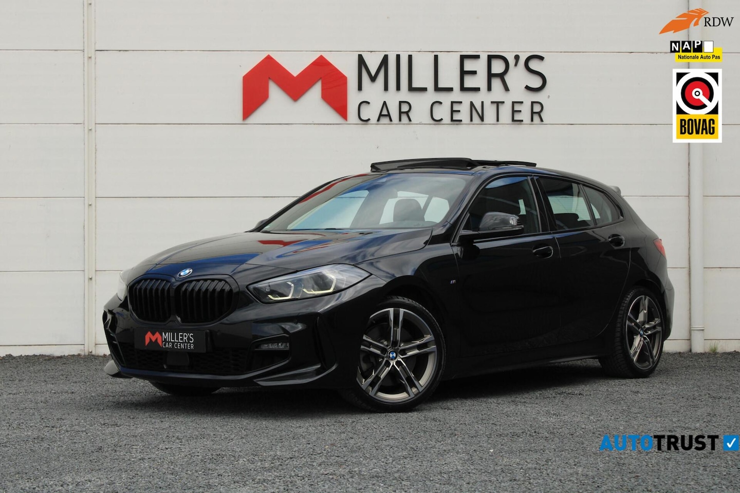 BMW 1-serie - 120i High Executive M Sport Pano Stoelverwarming - AutoWereld.nl