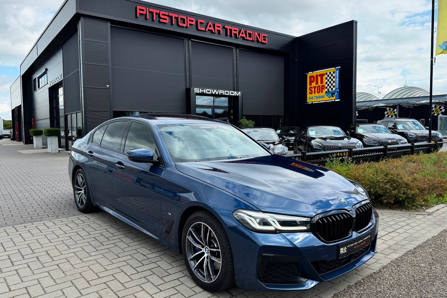 BMW 5-serie - 530e xDrive High Executive 530e xDrive High Executive, Pano, Camera, Adaptieve cruise. - AutoWereld.nl