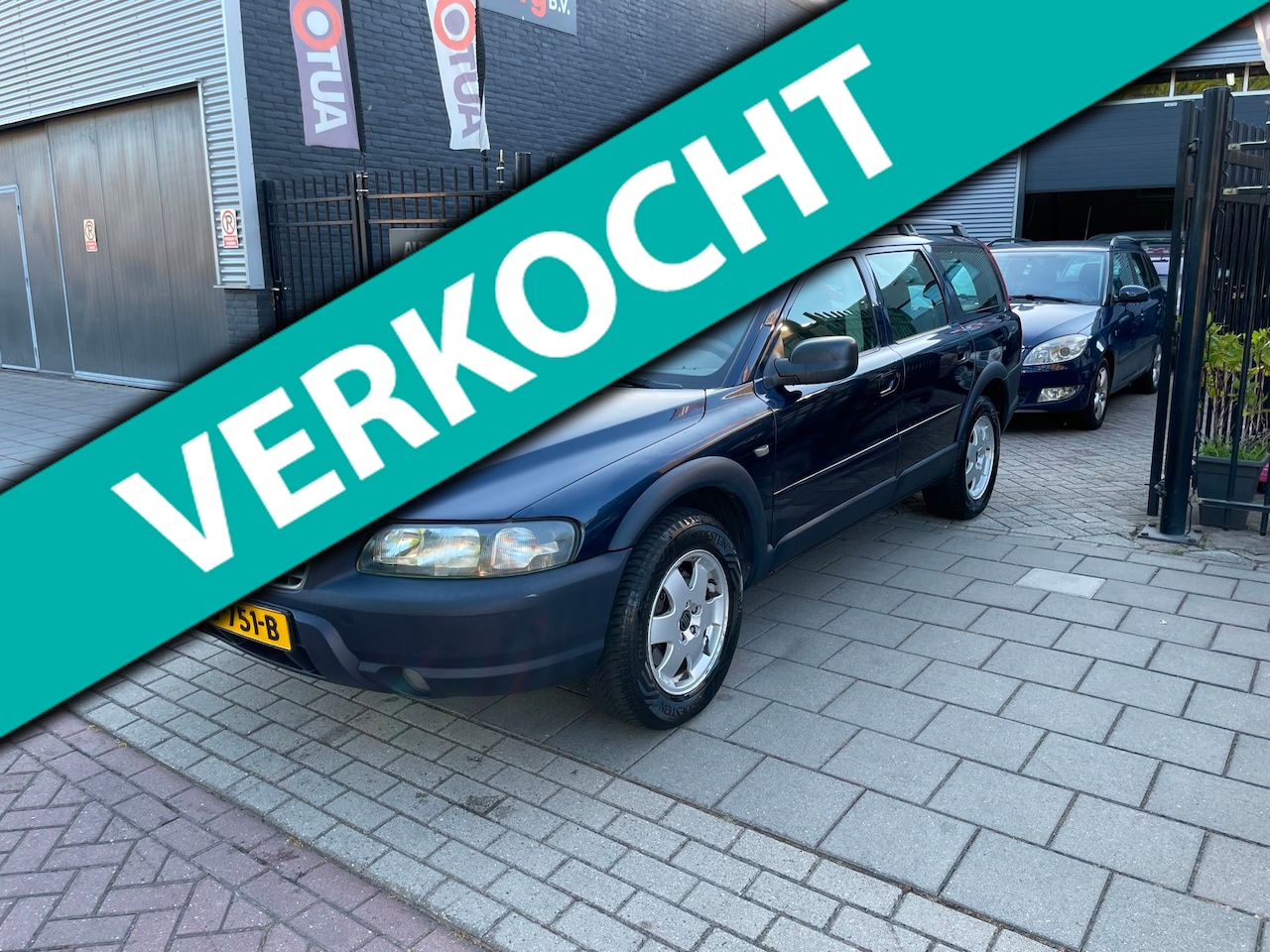 Volvo V70 - 2.4 T AWD Gtr. C.L. Trekhaak Airco Schuifdak NAP APK - AutoWereld.nl