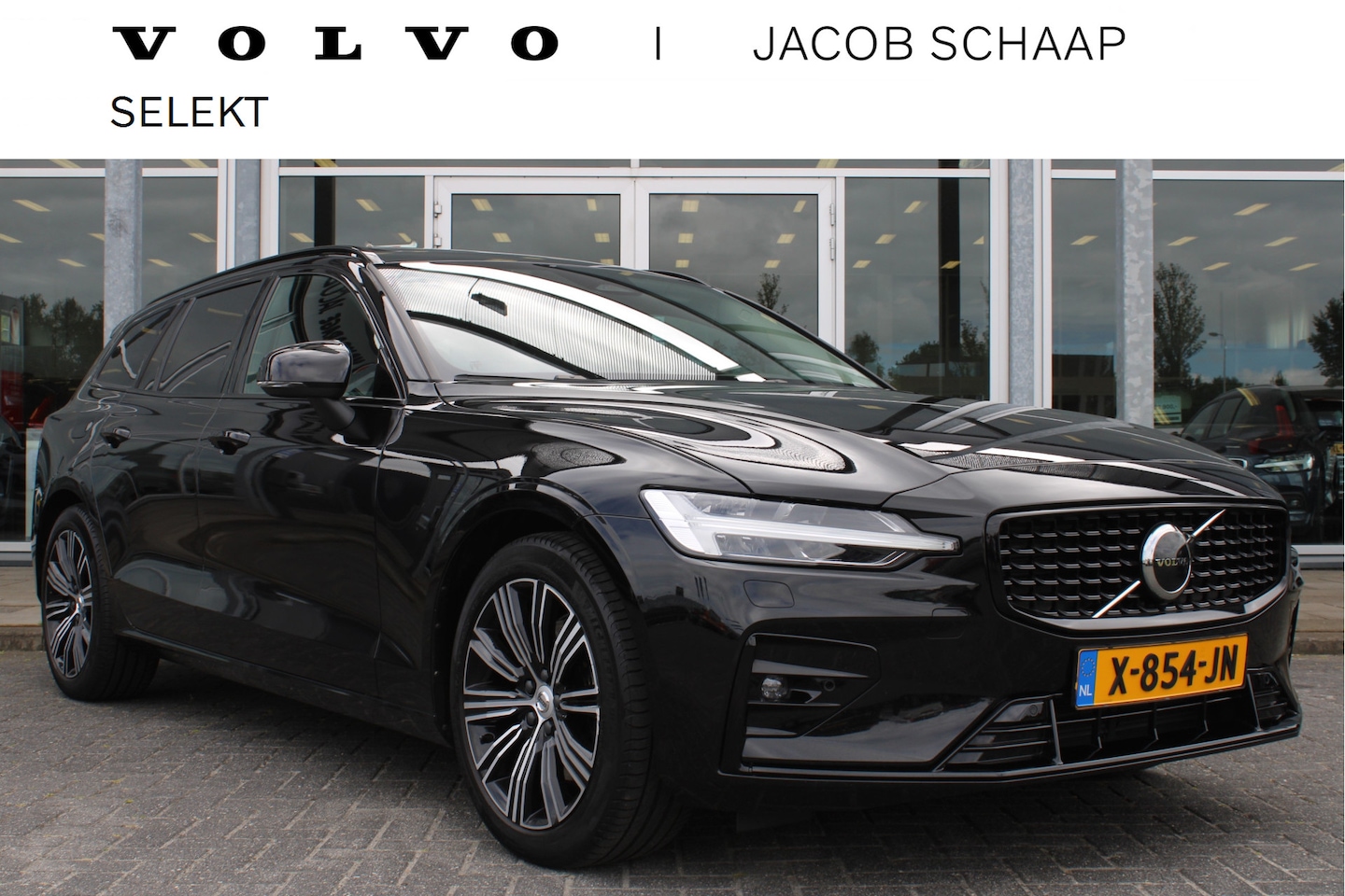 Volvo V60 - B4 198PK Automaat Plus Dark | Schuif/kanteldak | Trekhaak | El. Stoelen | Draadloze telefo - AutoWereld.nl