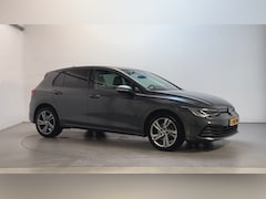 Volkswagen Golf - 1.0 eTSI 110pk DSG Life Virtual Cockpit Sfeerverlichting Navigatie Parkeersensoren