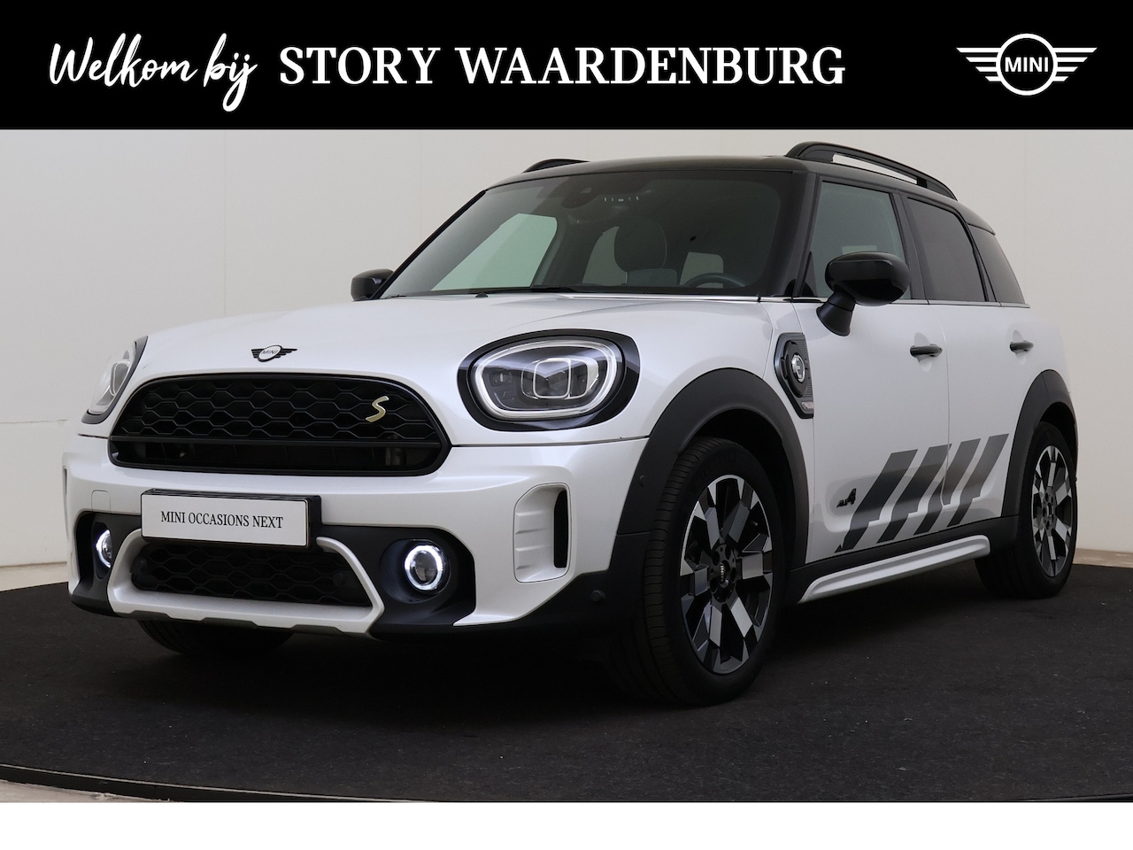 MINI Countryman - Cooper SE ALL4 Automaat / Panoramadak / Comfortstoelen / Comfort Access / Achteruitrijcame - AutoWereld.nl