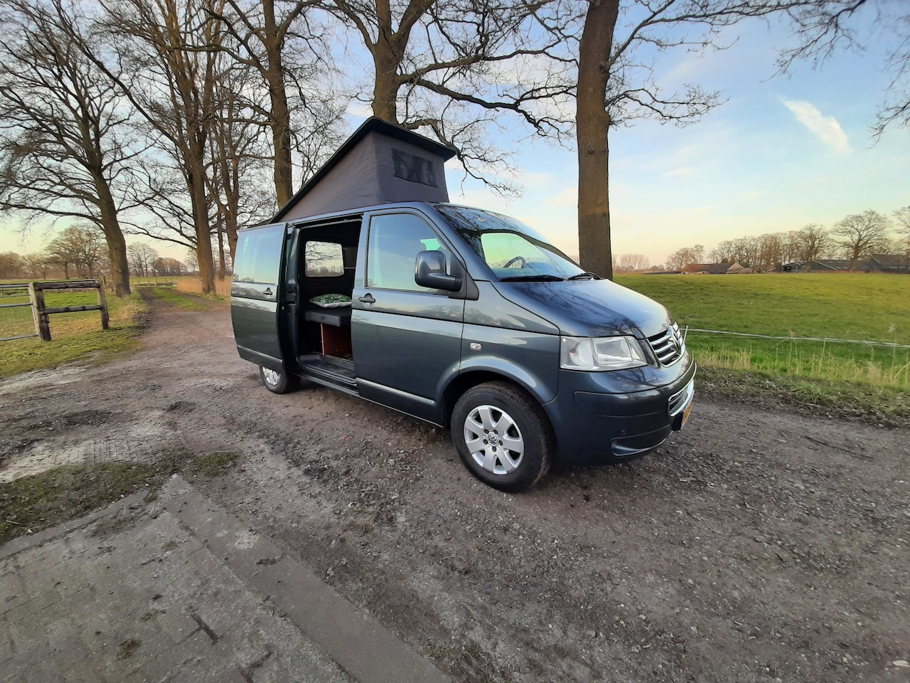 Volkswagen T5 - Buscamper Volkswagen Transporter T5 2.5 131 PK - AutoWereld.nl