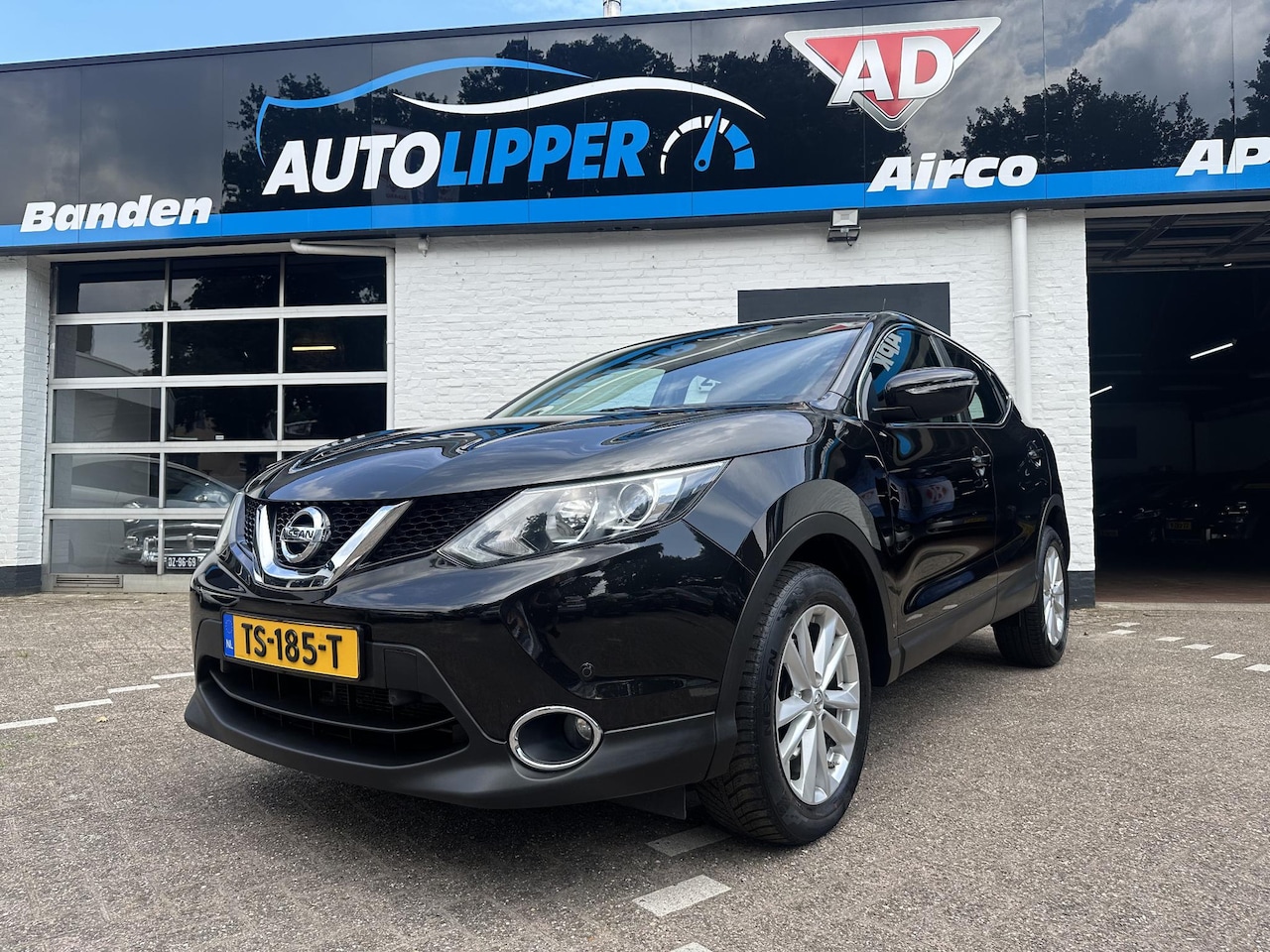 Nissan Qashqai - 1.2 Acenta /Nieuwe apk bij aflevering/CC/Lm velgen All season banden/Trekhaak - AutoWereld.nl