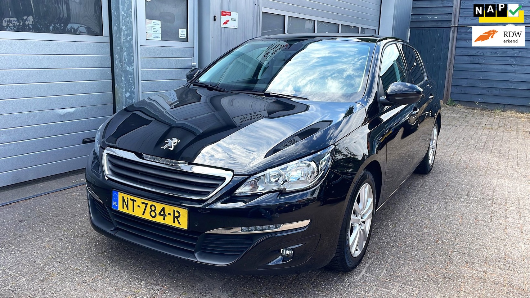 Peugeot 308 - 1.2 PureTech Blue Lease Executive-Navi-Panorama - AutoWereld.nl