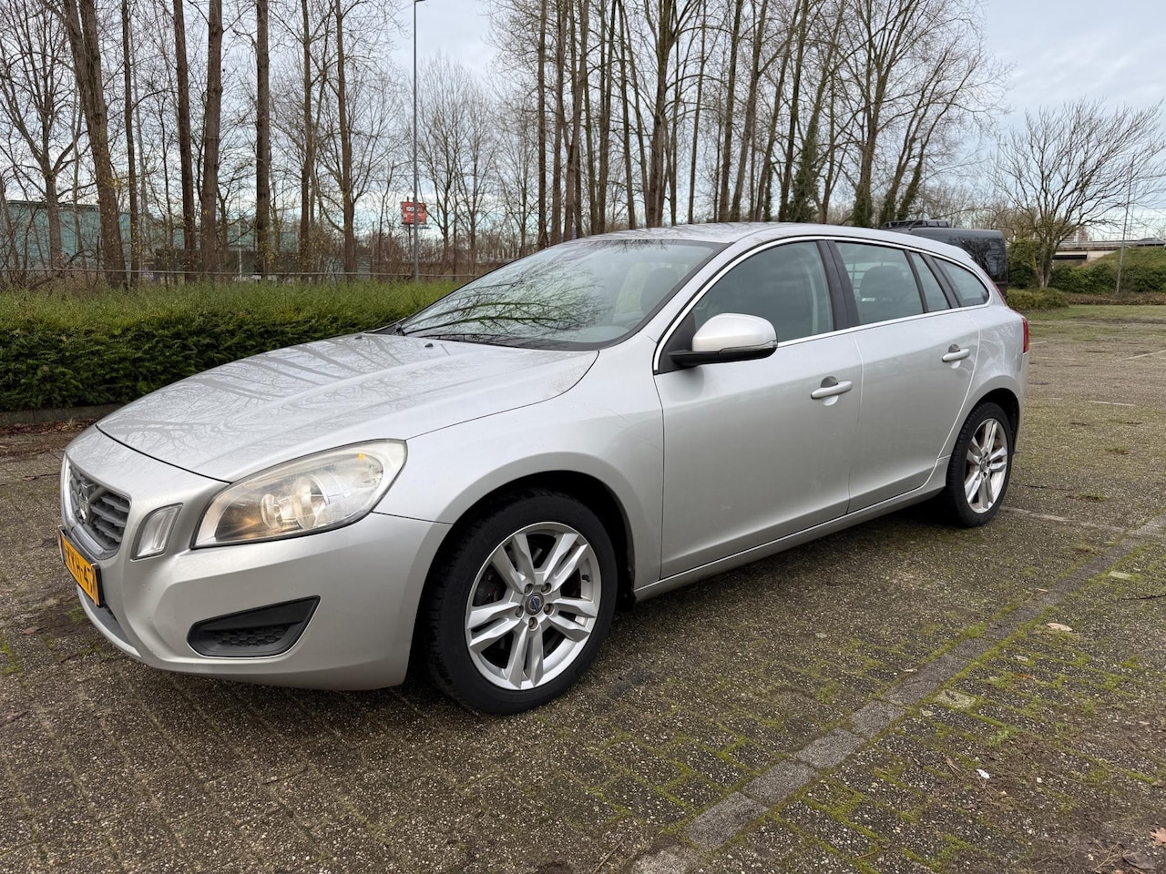 Volvo V60 - 1.6 D2 Momentum AUTOMAAT NW APK Cruise NAVI - AutoWereld.nl