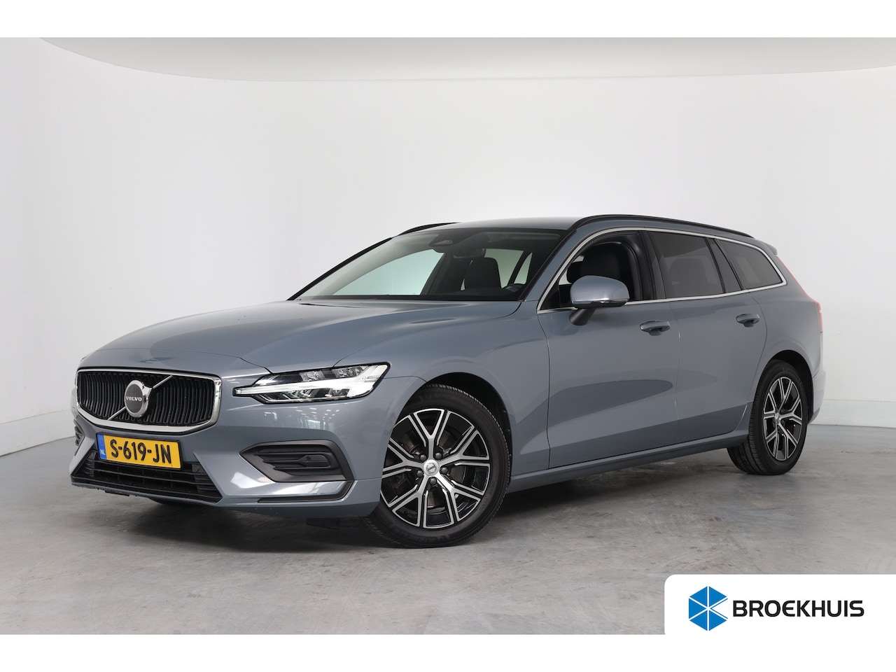 Volvo V60 - 2.0 B4 Core | LED | Stoel/Stuurverwarming | Cruise Adaptive | Clima | Camera | Navi | keyl - AutoWereld.nl