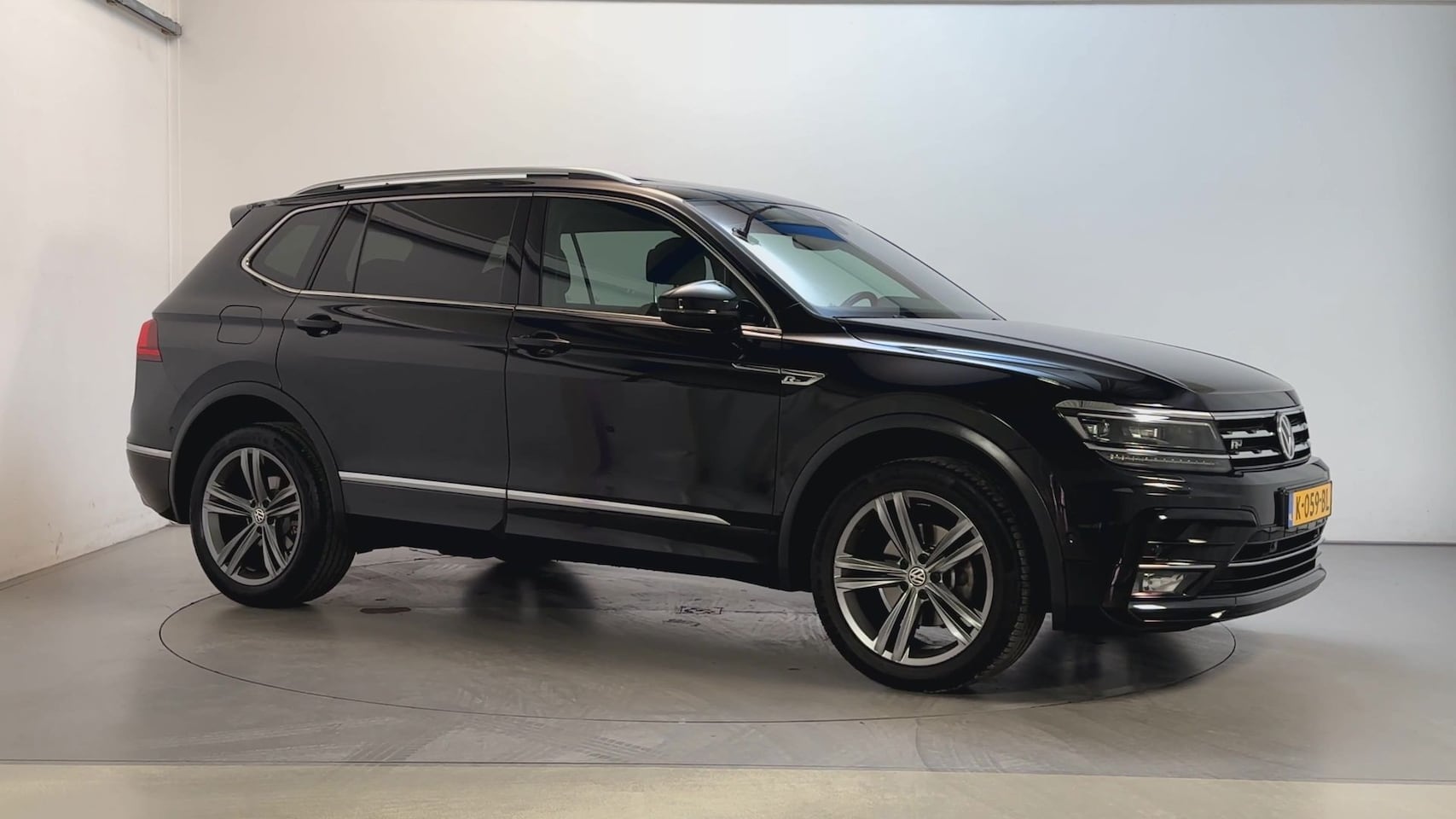 Volkswagen Tiguan Allspace - 1.5 TSI Highline Business R Panoramadak Stoelverwarming Virtual Cockpit - AutoWereld.nl