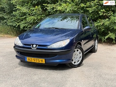 Peugeot 206 - 1.4-16V Gentry Premium | APK 11-01-2027 + Airco Nu € 999,