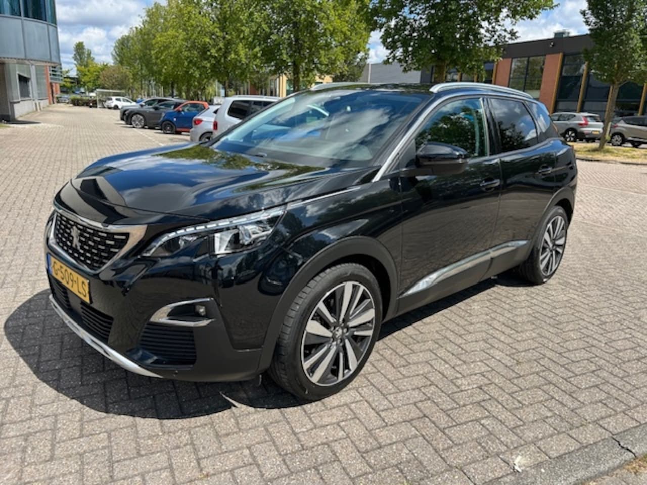 Peugeot 3008 - 1.2 PureTech Allure 131PK NAVI CARPLAY CAMERA TRHK. - AutoWereld.nl