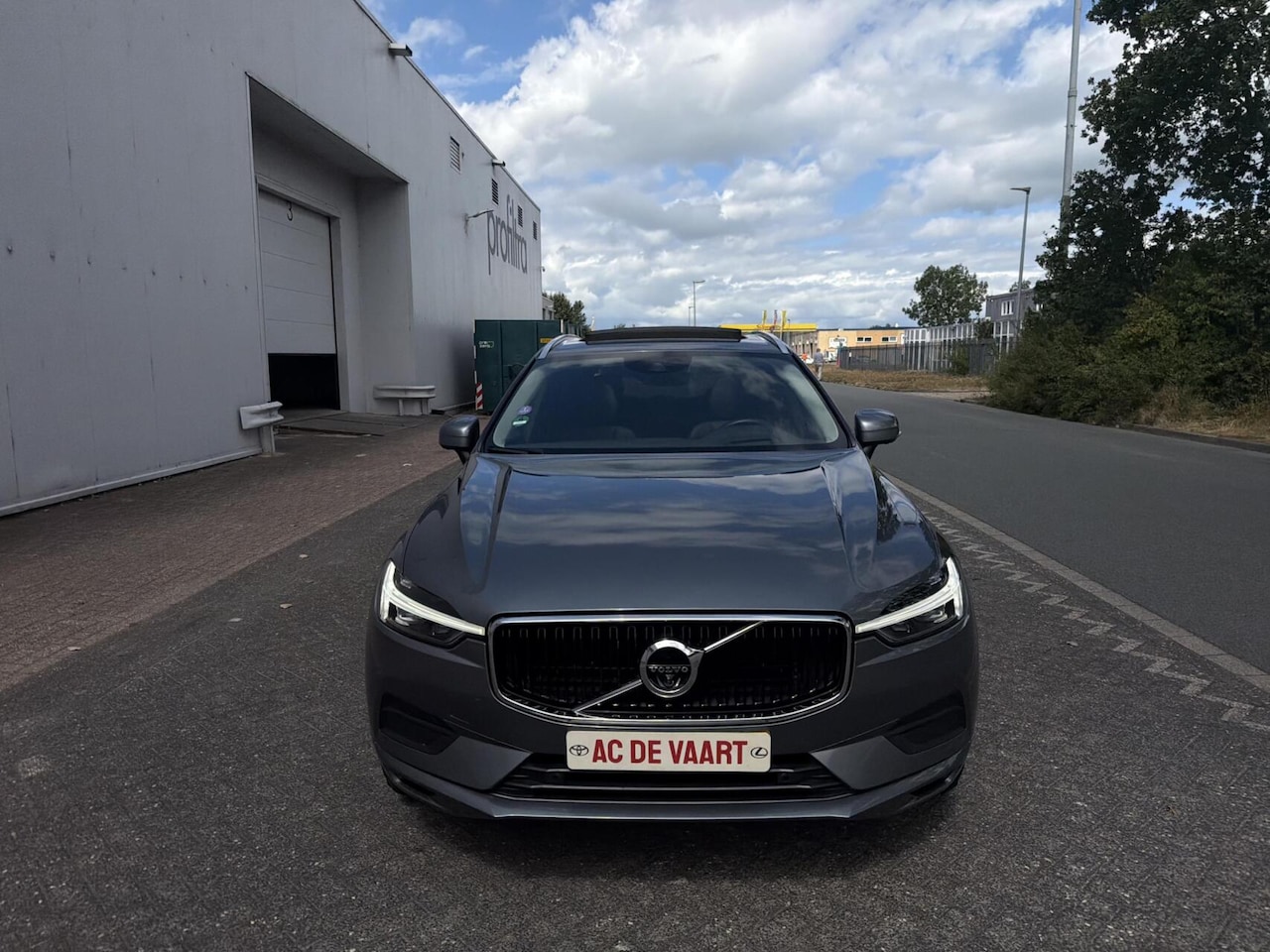 Volvo XC60 - 2.0 B5 Momentum Exclusive - NAVI/PANO/CAMERA/NAP - AutoWereld.nl