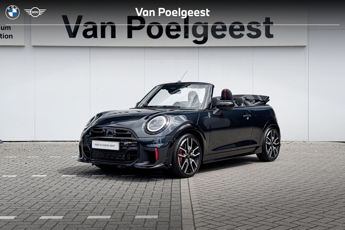 MINI Cabrio - 2.0 JCW John Cooper Works XL winterset, schadevrij juli binnen - AutoWereld.nl