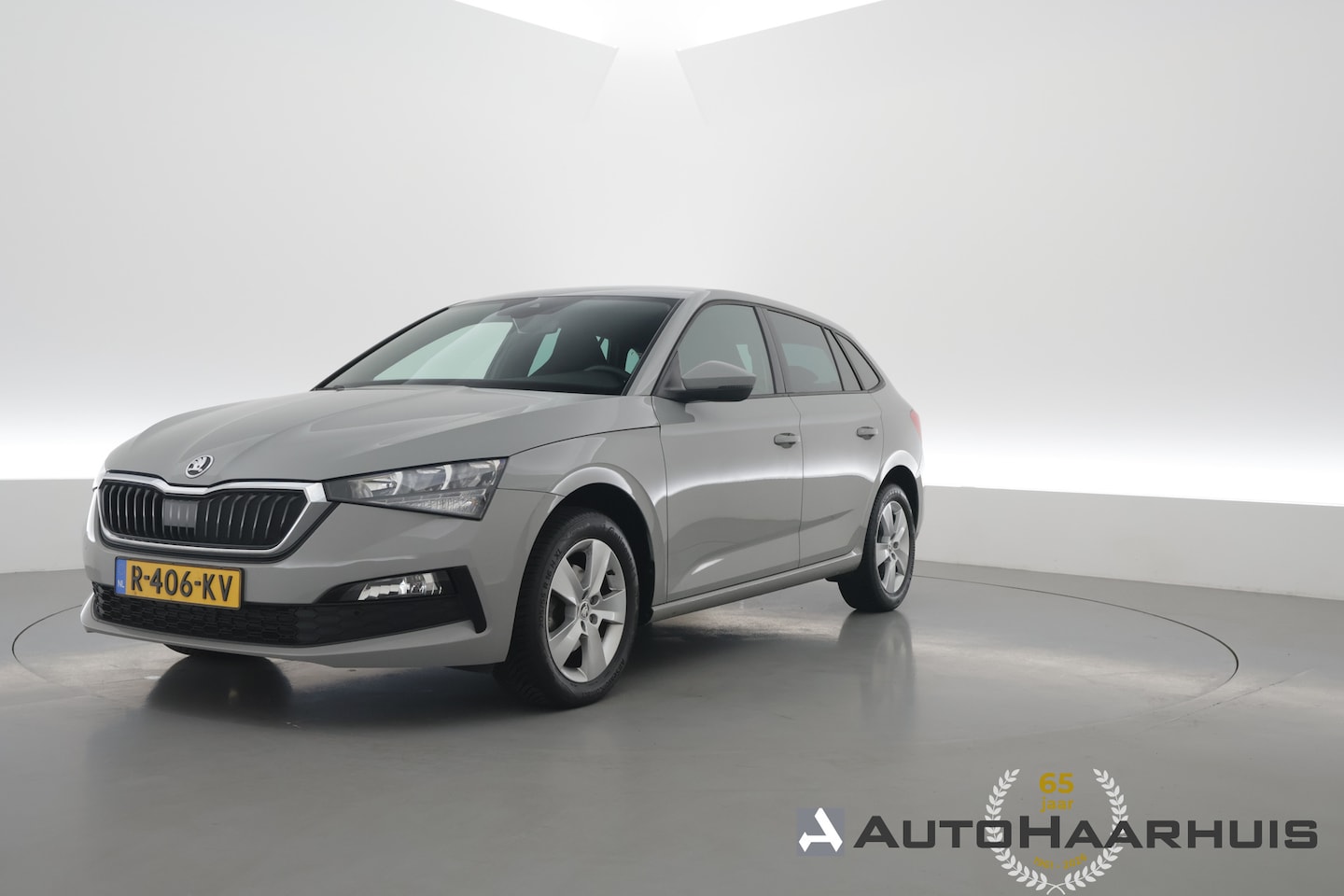 Skoda Scala - 1.0 TSI Sport Business | Rijklaar!! | Dig. Cockpit | Adapt. Cruise | Camera | All Season | - AutoWereld.nl