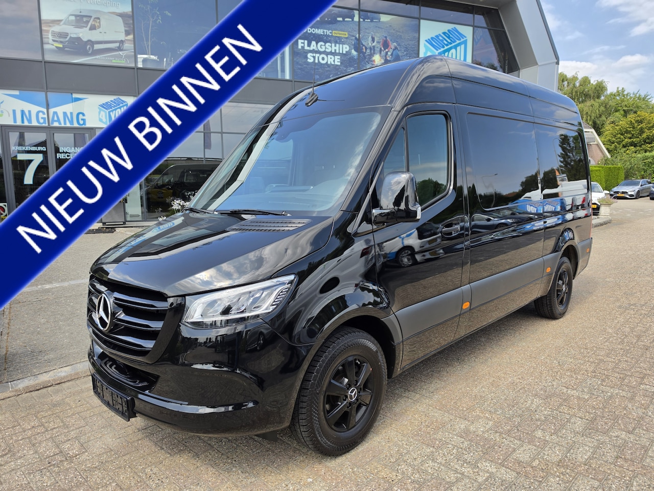 Mercedes-Benz Sprinter - 315 CDI L2-H2 RWD Black * 3,5t Trekgewicht * LED * MBUX * Trekhaak * - AutoWereld.nl