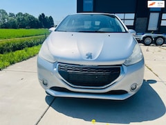 Peugeot 208 - 1.2 VTi Blue Lease Rijdbaarmotorstoring en lichte zij schade
