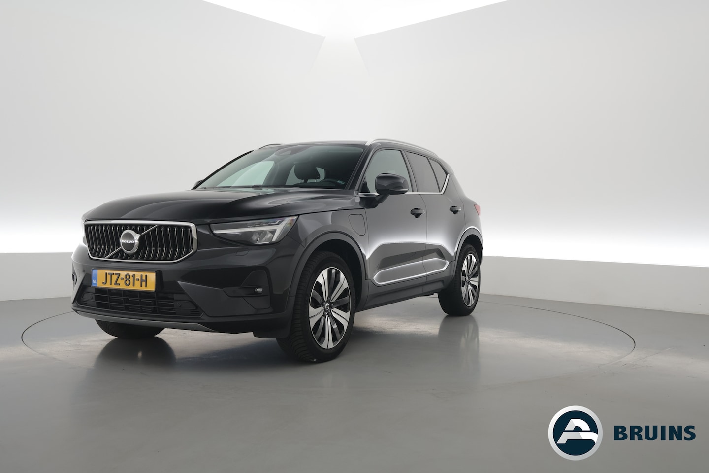 Volvo XC40 - 1.5 T5 Recharge Plus Bright | Facelift | Leer | Elek. stoelen | H&K Audio | Stoel + stuurv - AutoWereld.nl