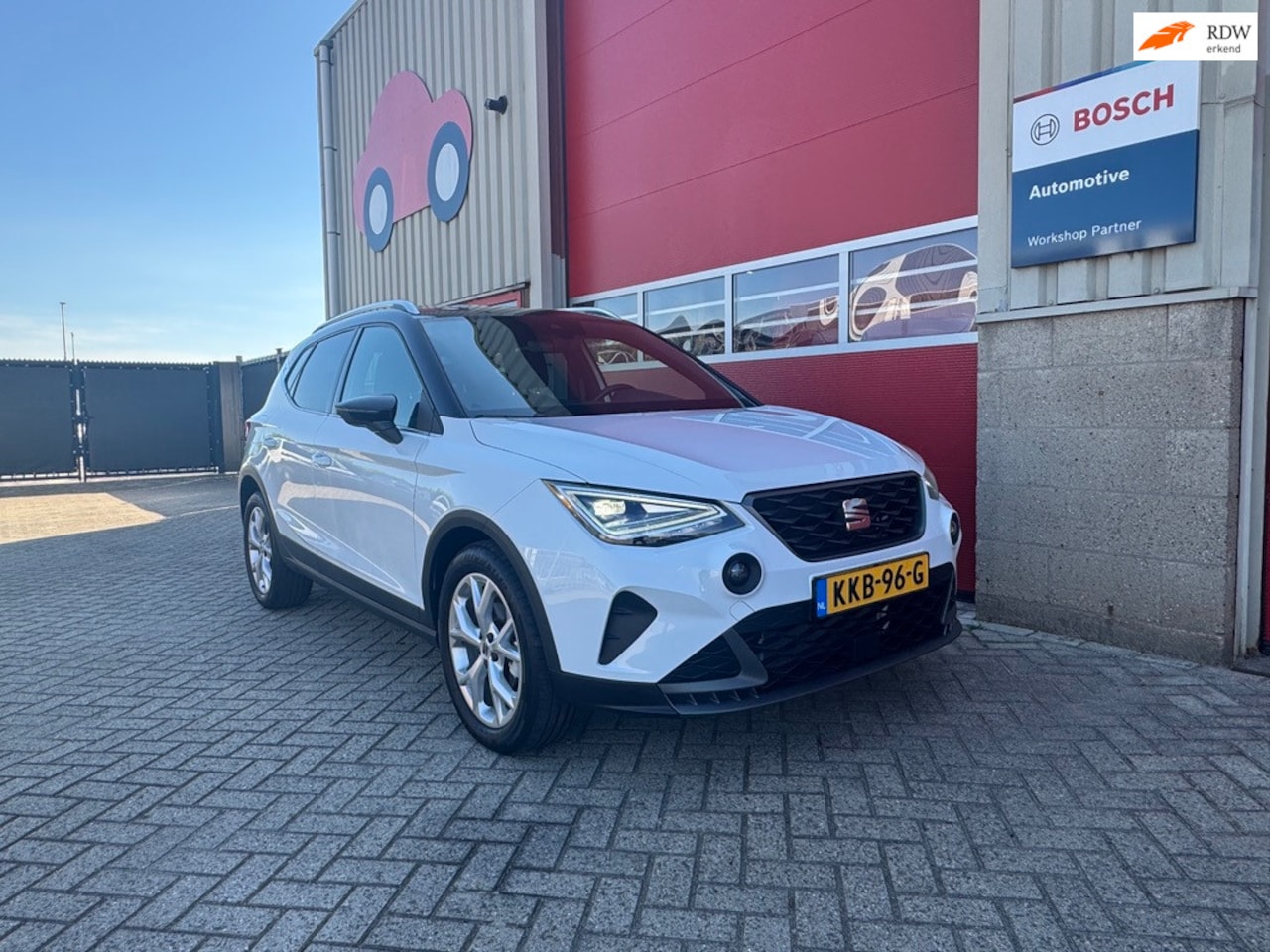 SEAT Arona - 1.0 EcoTSI FR Business Connect 1.0 EcoTSI FR Business Connect, DSG, CarPlay, Navigatie, Cruise control, Two Tone, LM velg - AutoWereld.nl