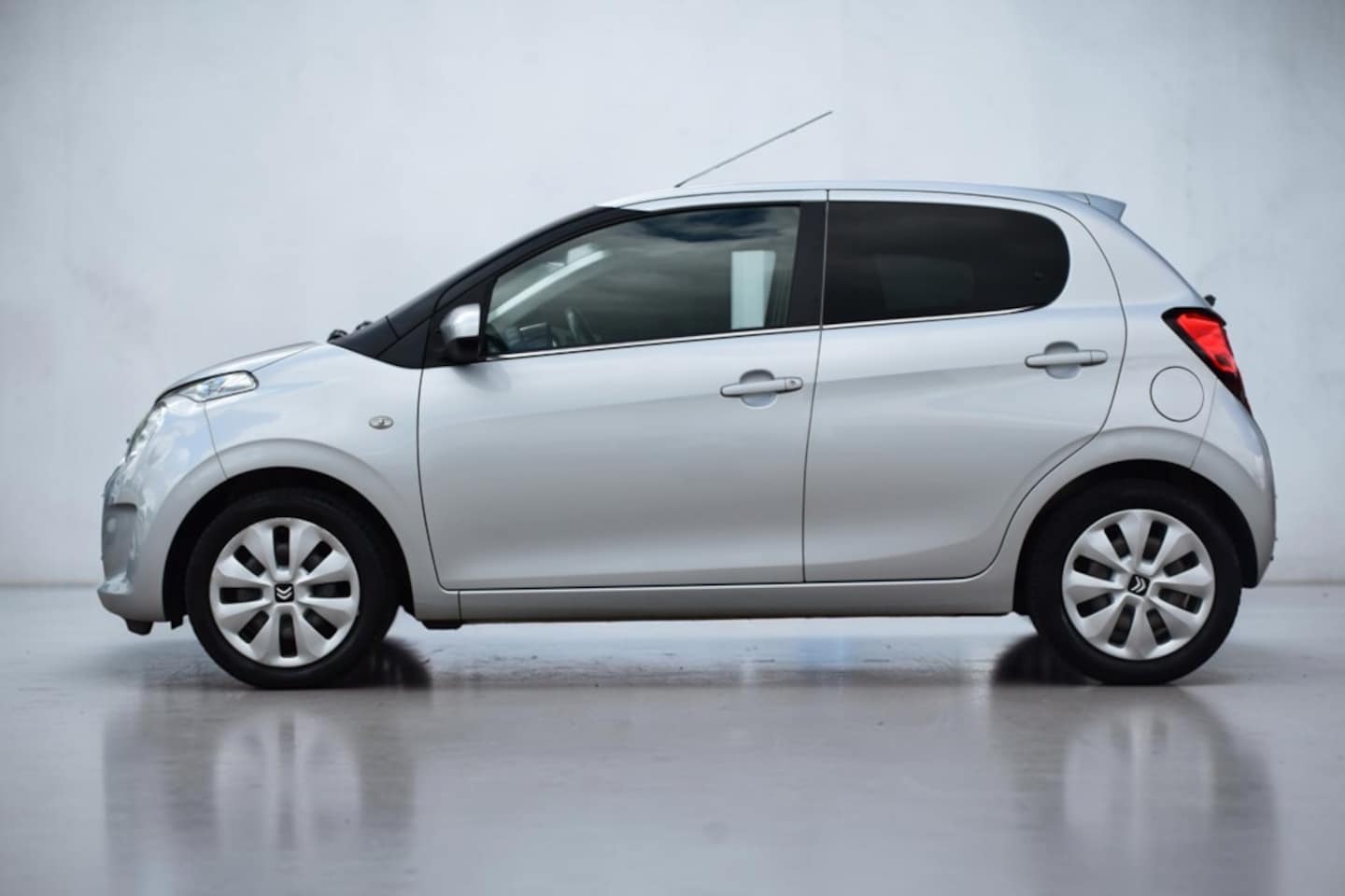 Citroën C1 - 1.0 VTi Feel 1.0 VTi Feel, Dealeronderhouden, NAP, Airco, Blue tooth, 5-DRS