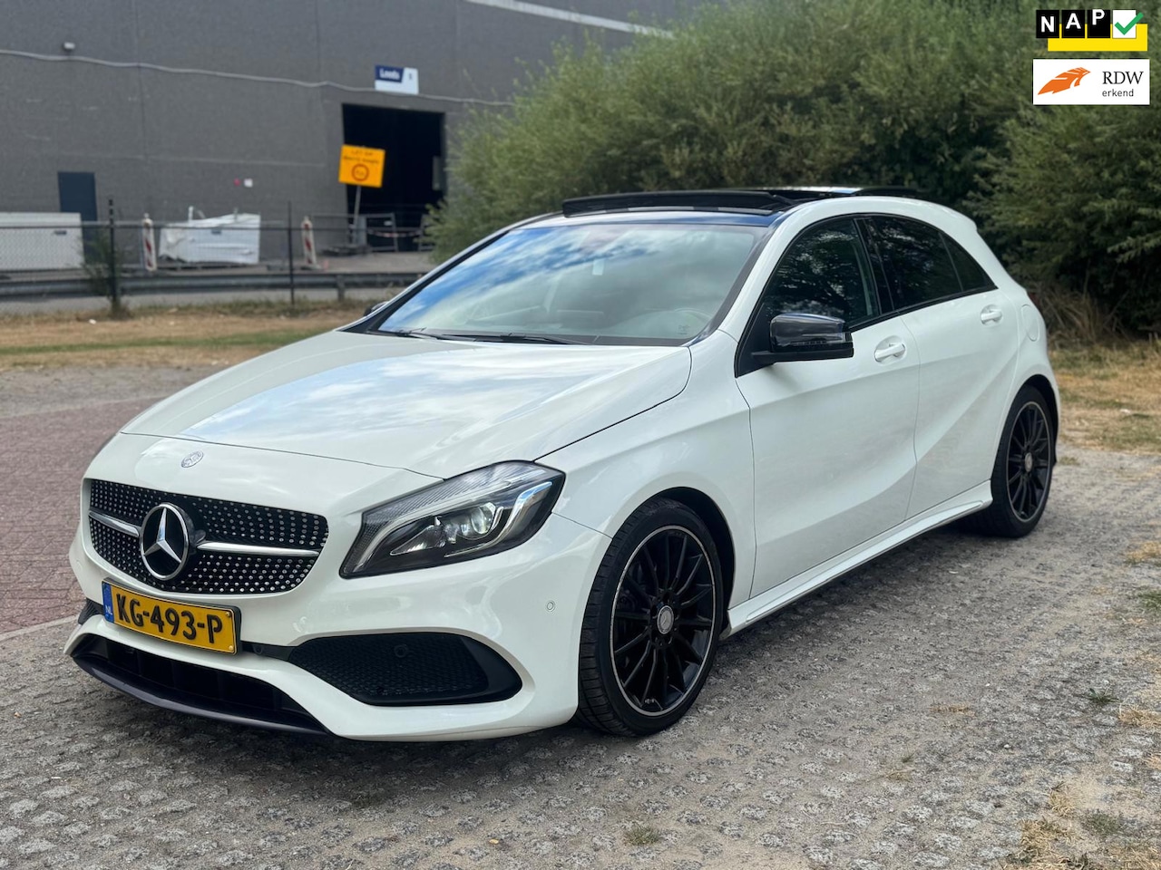 Mercedes-Benz A-klasse - 180 AMG Night Edition Plus / PANO - AutoWereld.nl