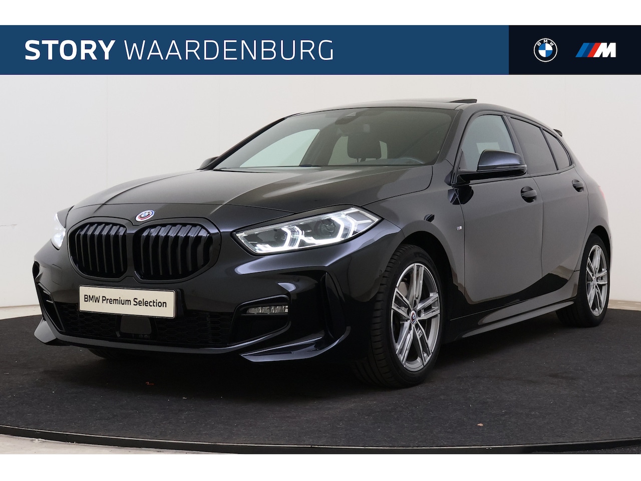 BMW 1-serie - 118i Executive M Sport Automaat / Panoramadak / Live Cockpit Professional / Parking Assist - AutoWereld.nl