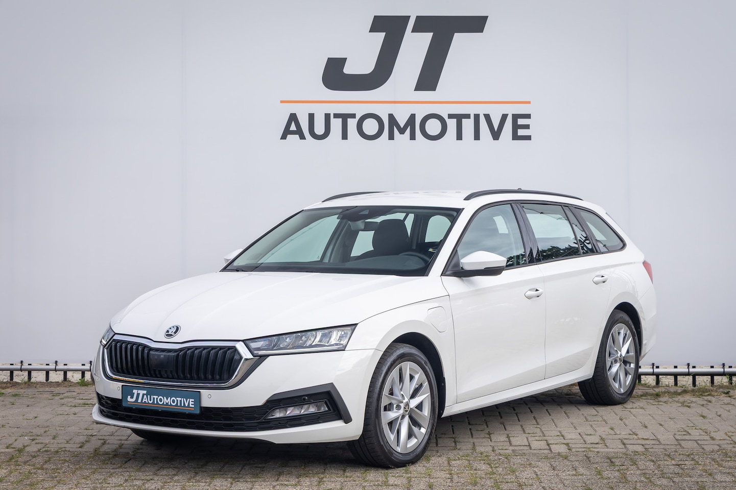 Skoda Octavia - 1.4 TSI iV Sport Bns hyb soh92% Stoelverwarming | Stuurverwarming | Lane assist | Carplay - AutoWereld.nl