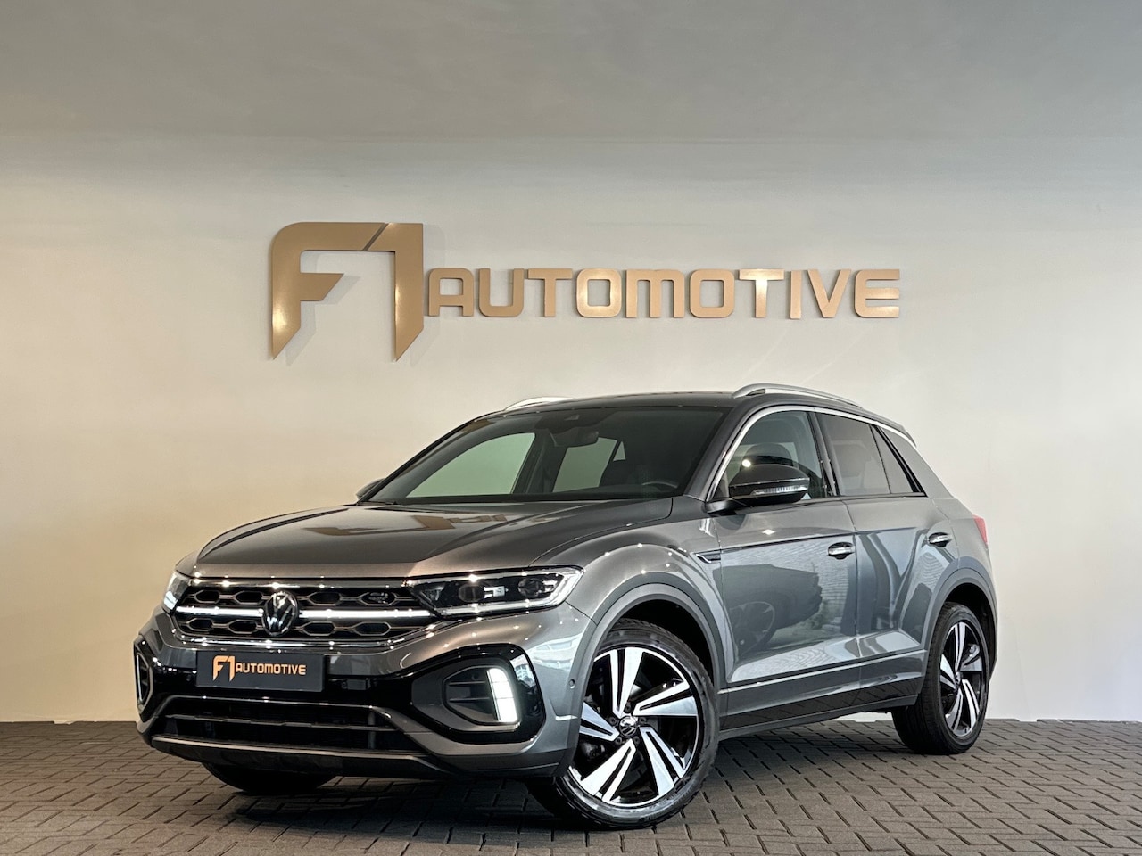 Volkswagen T-Roc - 1.5 TSI Life Keyless|Front Assist|Camera|Lane Assist|ACC|Carplay - AutoWereld.nl