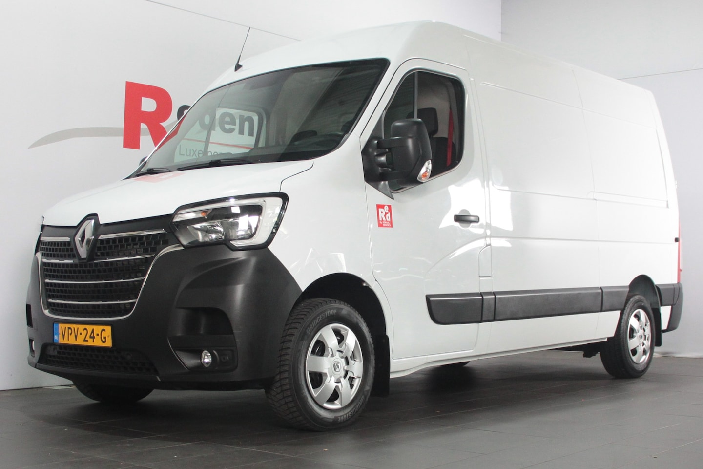 Renault Master - T33 2.3 dCi 150 L2H2 Energy Comfort - Navi / Camera / Trekhaak - AutoWereld.nl