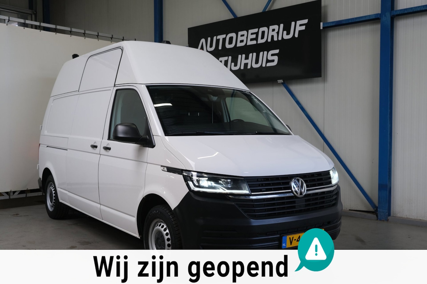 Volkswagen Transporter - 2.0 TDI L2H2 30 - Airco, Cruise, PDC, Carplay, Inrichting, Trekhaak. - AutoWereld.nl