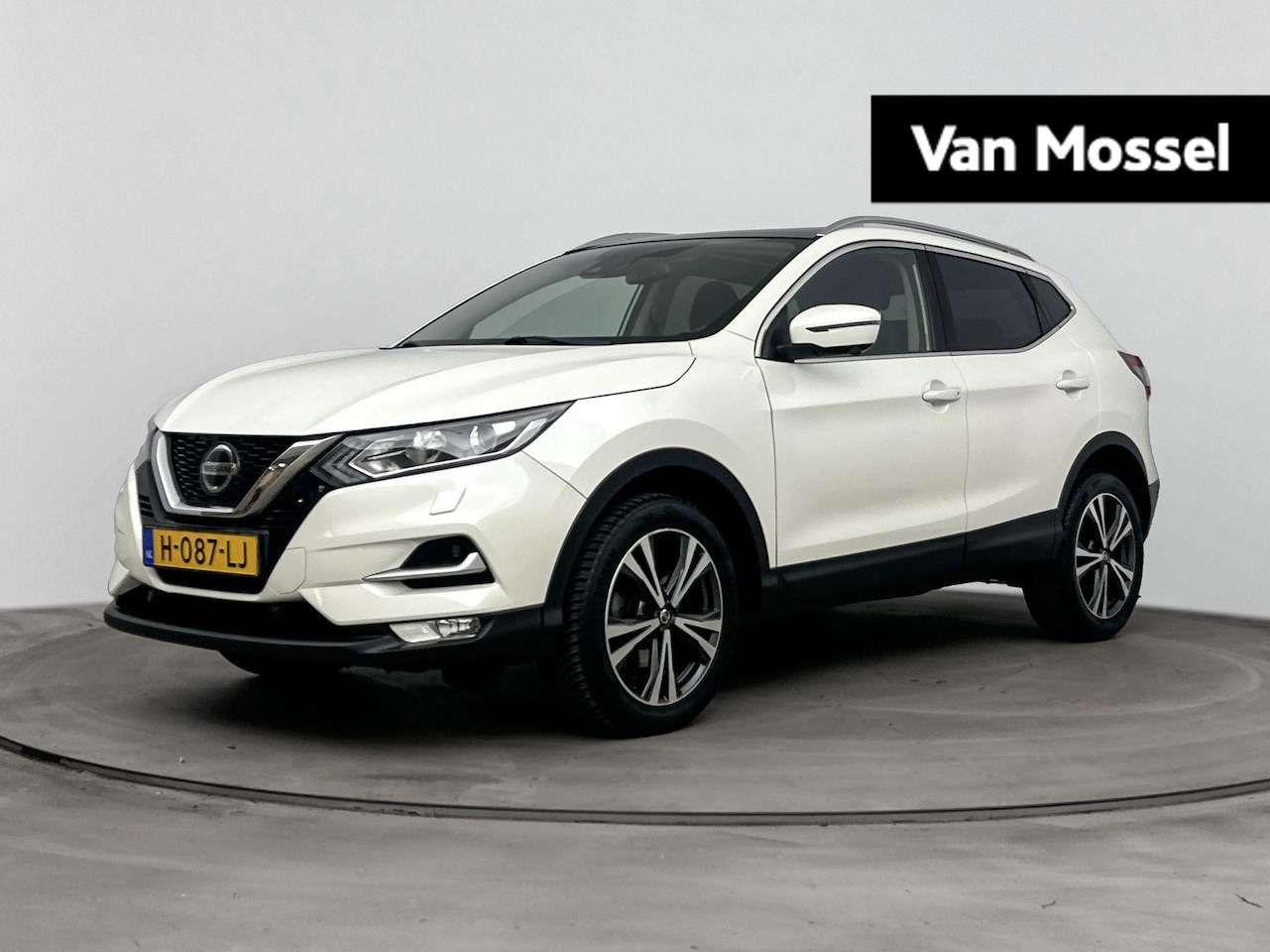 Nissan Qashqai - 1.3 DIG-T N-Motion | Airco Automatisch | Around View Camera | Panoramadak | Stoel- Stuur- - AutoWereld.nl