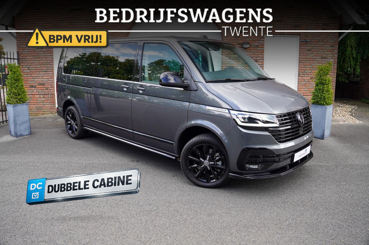 Volkswagen Transporter - 2.0 TDI 204 pk DSG Aut. Highline Edition Dubbel Cabine 2x Elek. Schuifdeur, 20" LMV, Zwart - AutoWereld.nl