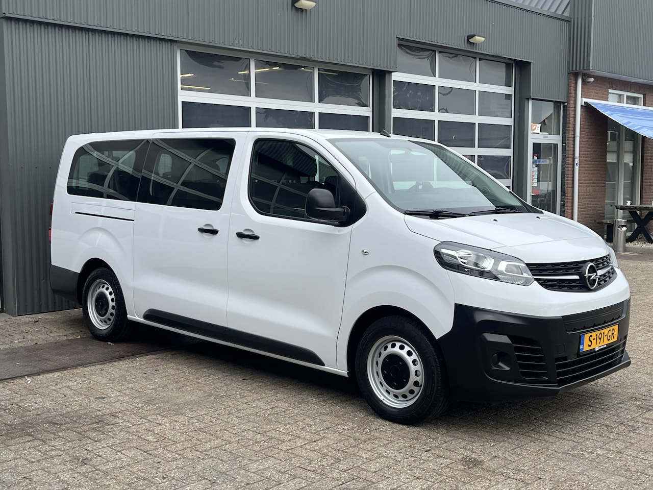 Opel Vivaro-e Combi - L3H1 75 kWh 100% Elektrische Rolstoel 9-Persoons Laadklep CDT systeem Invalide Airco Cruis - AutoWereld.nl
