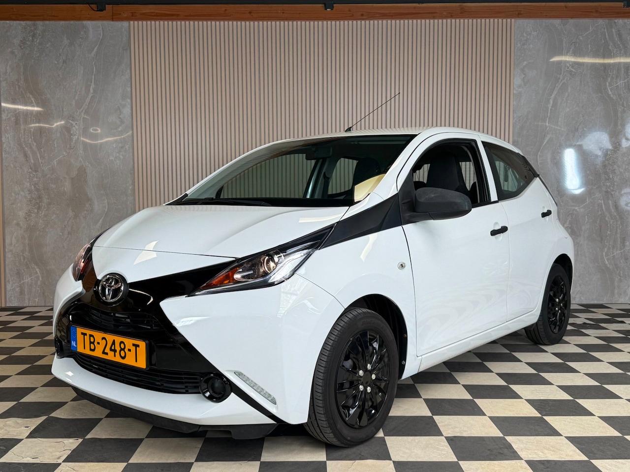 Toyota Aygo - 1.0 VVT-i x-fun Weinig Km Airco Cruise Control - AutoWereld.nl