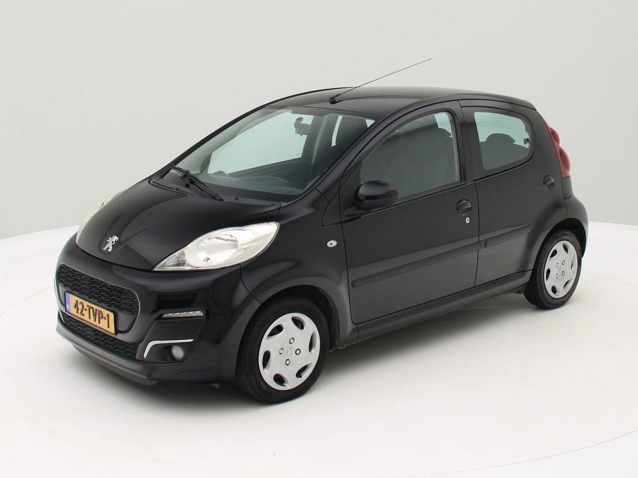 Peugeot 107 - 1.0 Envy 5drs. Airco - AutoWereld.nl