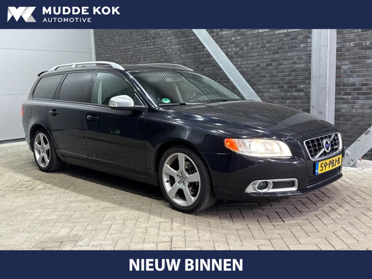 Volvo V70 - 2.0T R-Design | Youngtimer | Trekhaak | Xenon | Leder | Navi | Stoelverwarming | 18 Inch - AutoWereld.nl