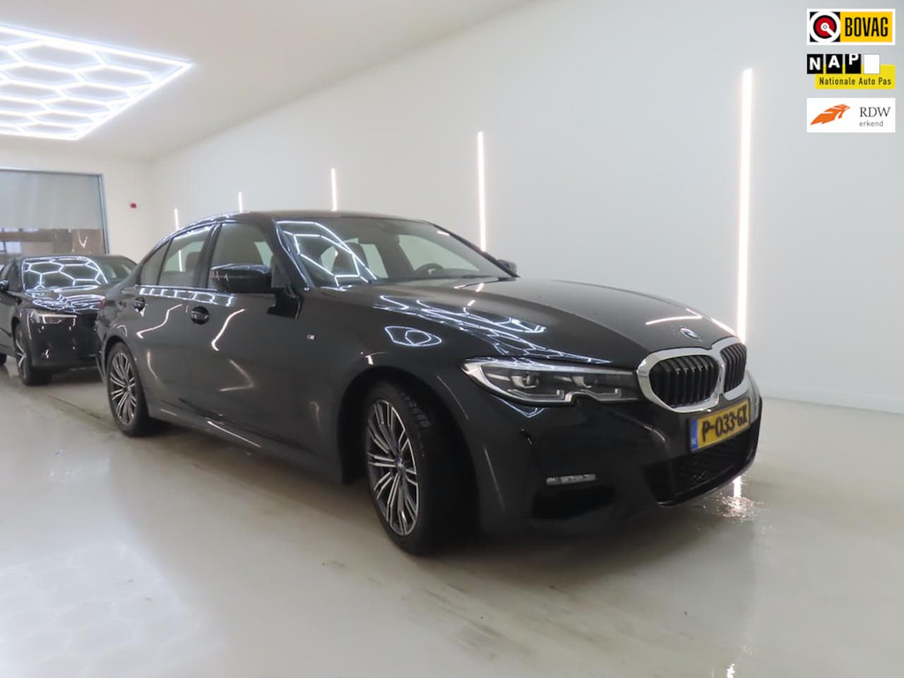 BMW 3-serie - 318i Business Edition Plus M sport+Led+Volleder+Schaal-stoelen+schuifdak+Navi+parking-Pack - AutoWereld.nl
