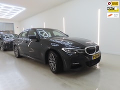 BMW 3-serie - 318i Business Edition Plus M sport+Led+Volleder+Schaal-stoelen+schuifdak+Navi+parking-Pack