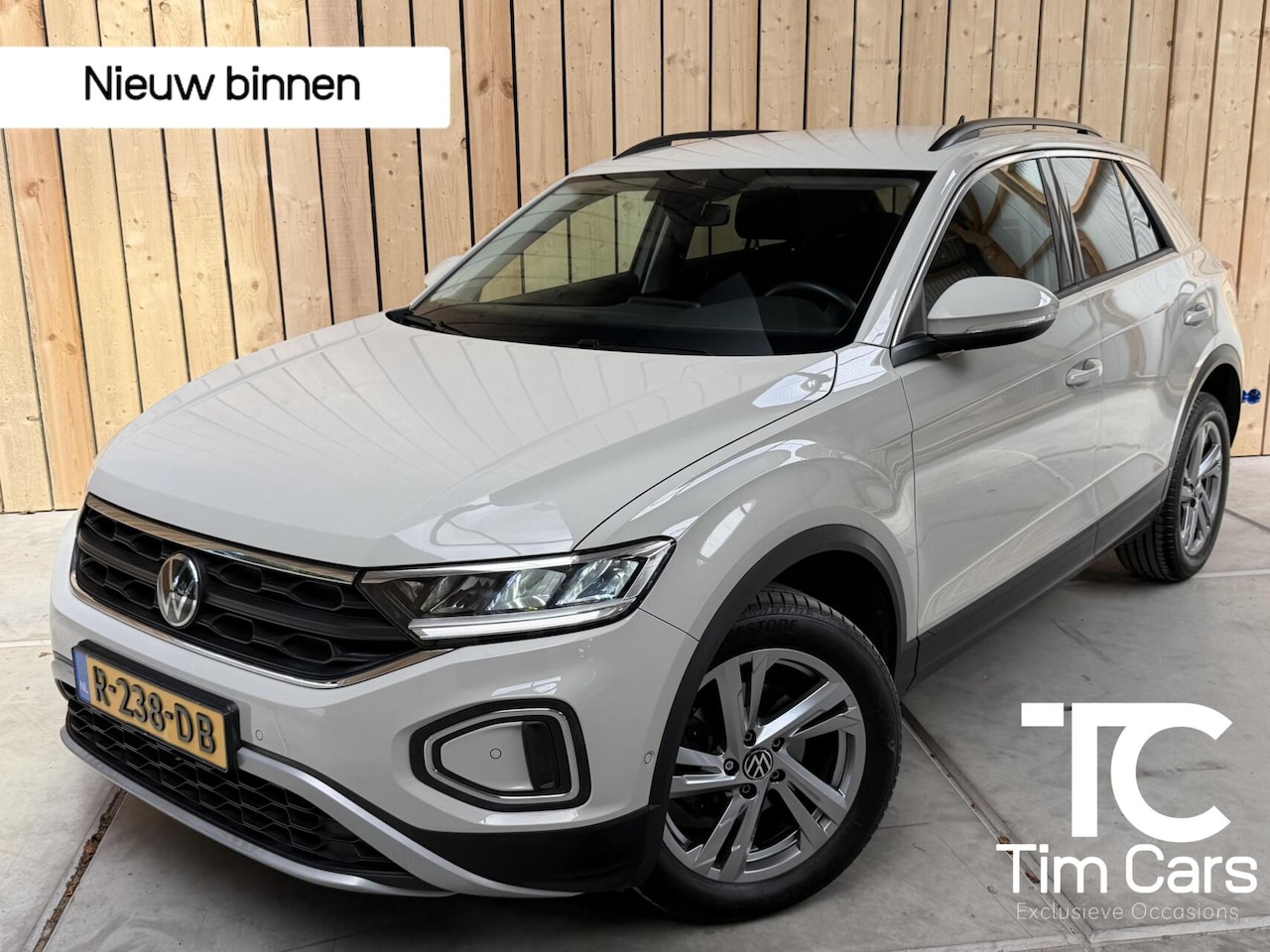 Volkswagen T-Roc - 1.0 TSI Life 75 Edition Apple CarPlay/Android Auto | Airconditioning | Cruise control adap - AutoWereld.nl