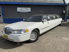 Lincoln Town Car - 4.6 Signature Stretched Limo
