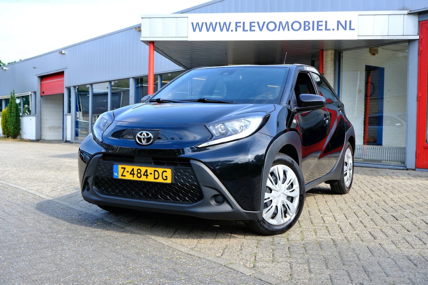 Toyota Aygo X - 1.0 VVT-i MT Play 5-drs Airco|1e Eig|CarPlay|Cam - AutoWereld.nl