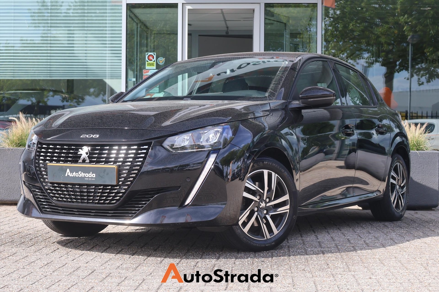 Peugeot 208 - 1.2 PureTech Allure 100pk | Cruise | Climate | Stoelverwarming | Carplay | Pano | Camera - AutoWereld.nl