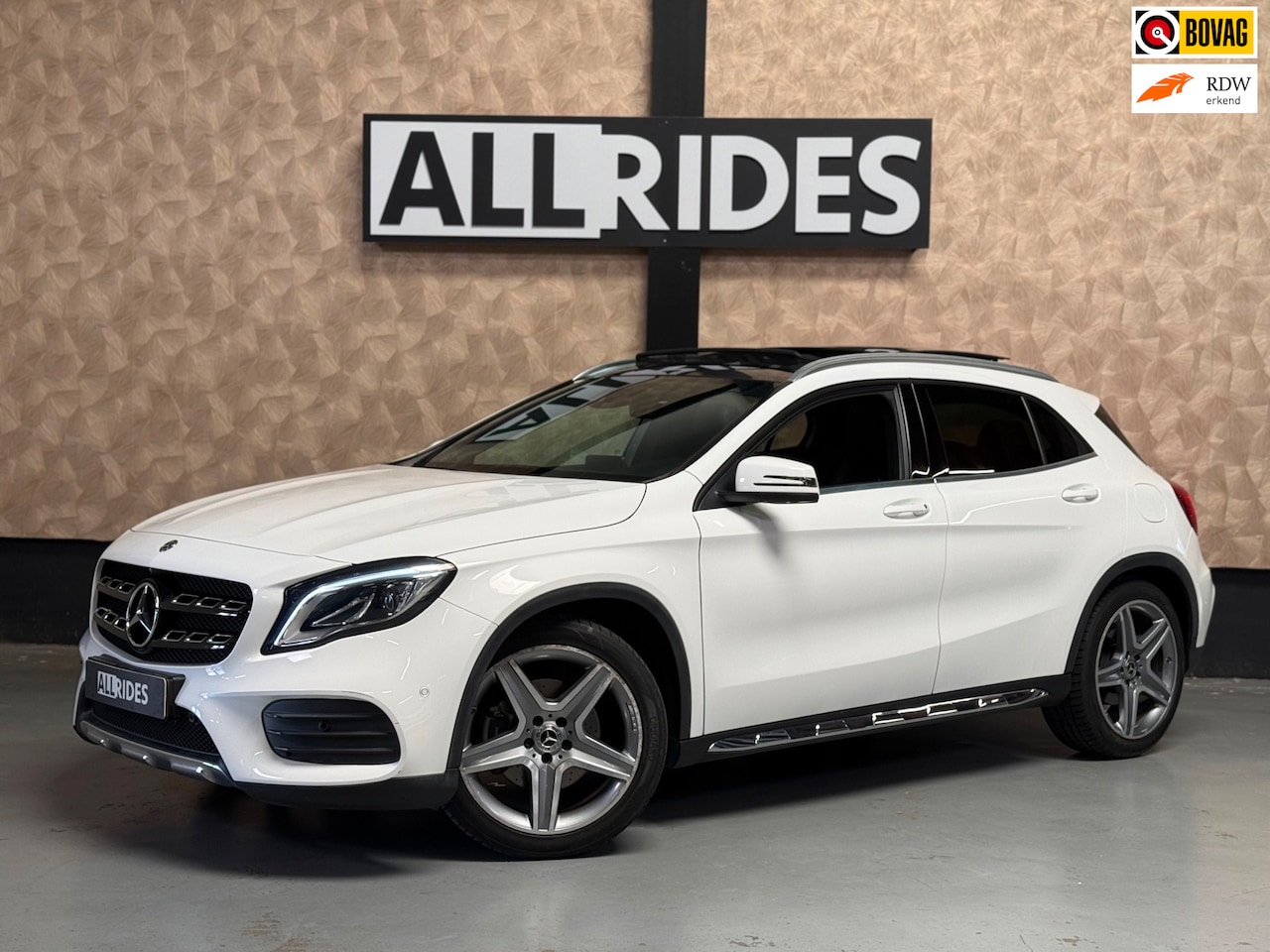 Mercedes-Benz GLA-Klasse - 250 Premium Plus Amg | Pano |H&K| Sfeerverlichting | 360 Camera | Carplay | Stoelverwarmin - AutoWereld.nl