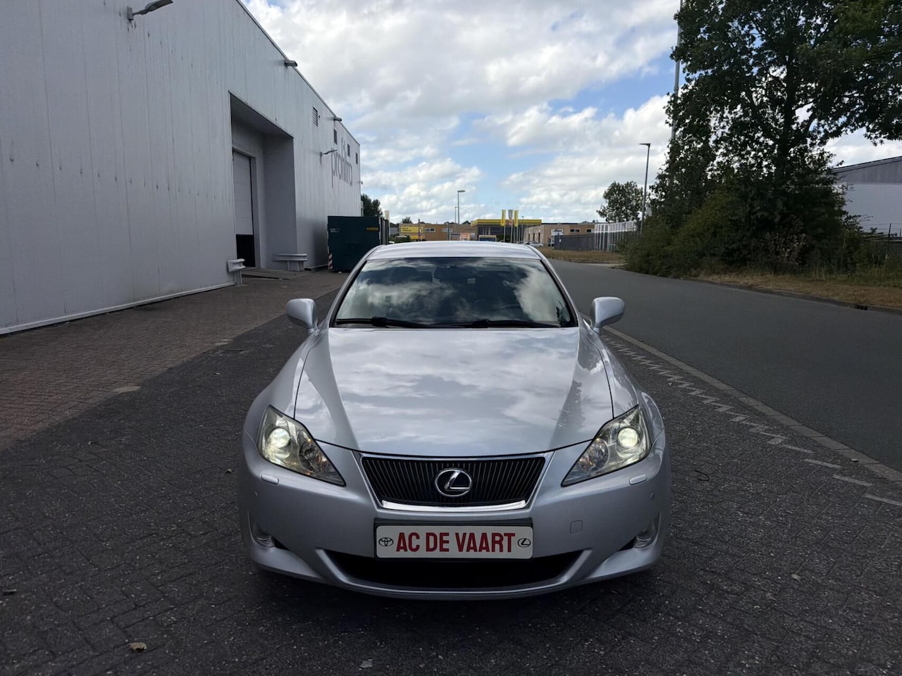 Lexus IS - 250 Executive - AUTOMAAT/LEER/STOELKOELING/CAM/NAP - AutoWereld.nl