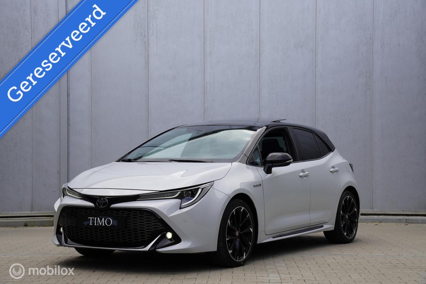 Toyota Corolla - 2.0 Hybrid GR-Sport Plus 2020 Krijtgrijs Pano - AutoWereld.nl