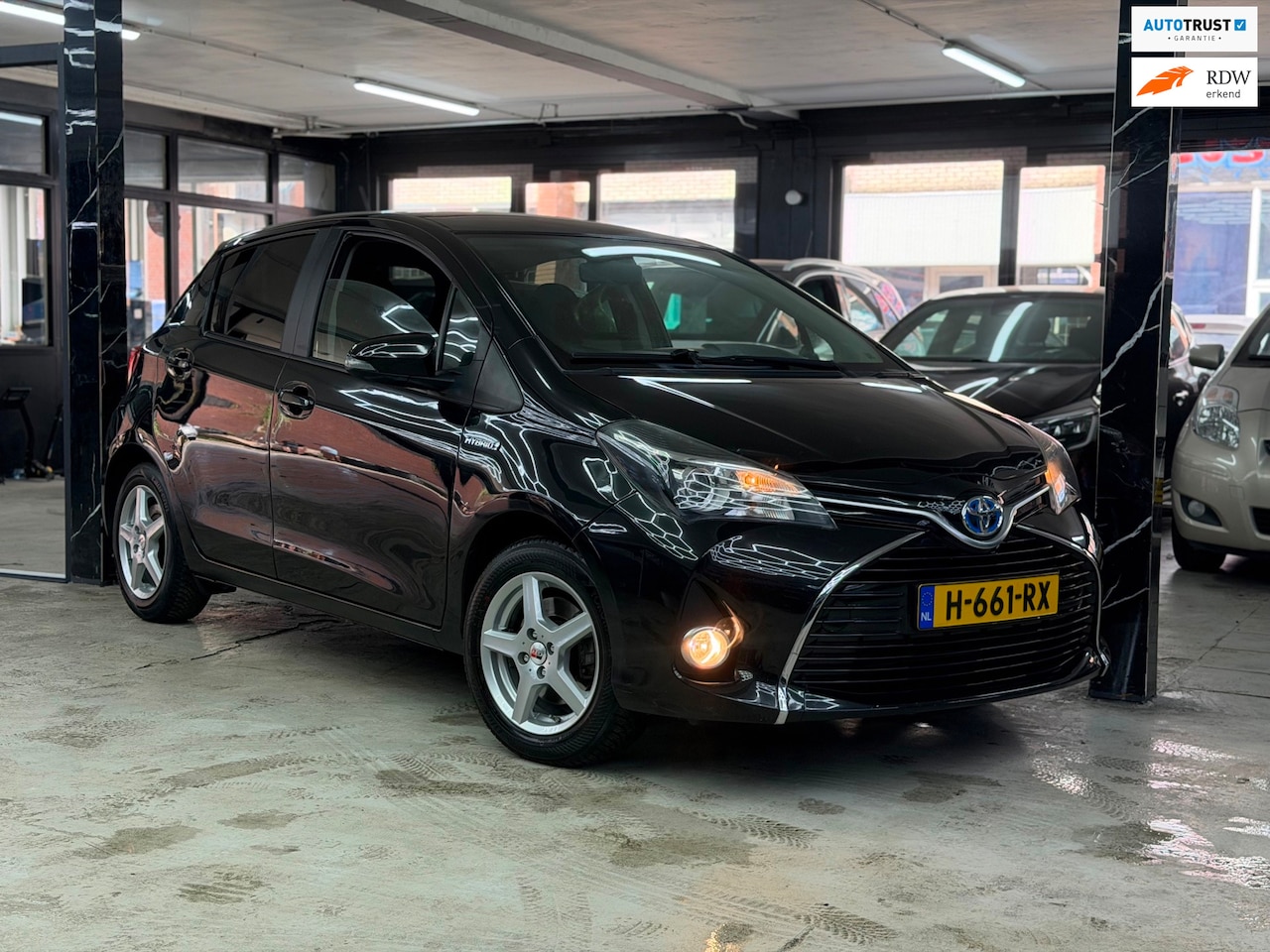 Toyota Yaris - 1.5 Hybrid Aspiration Camera | Navi | Dealer OH - AutoWereld.nl