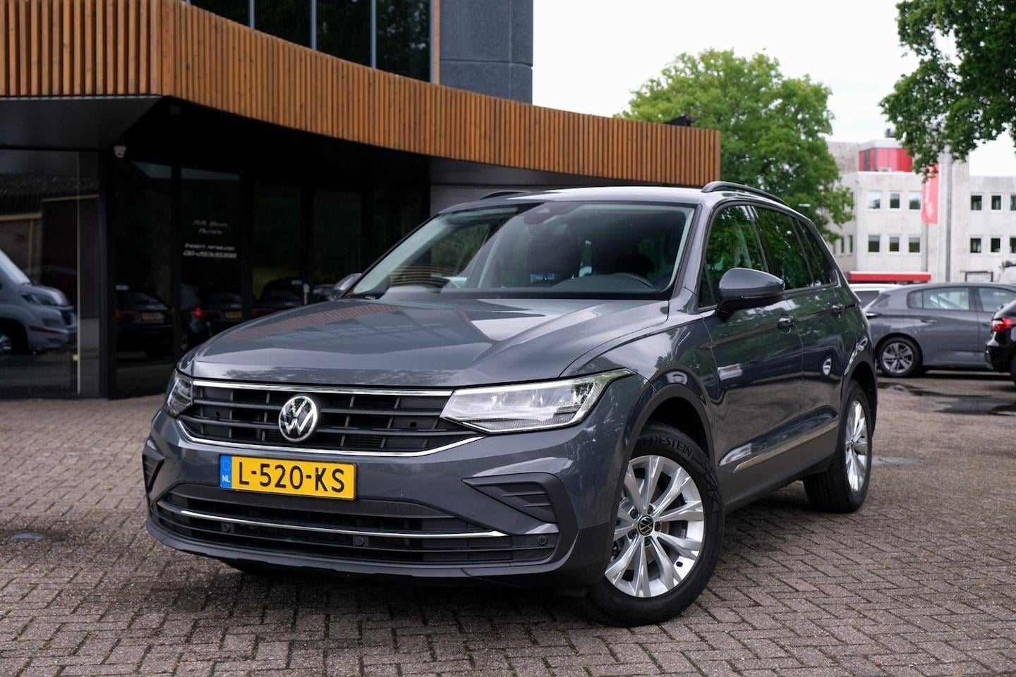 Volkswagen Tiguan - 1.5 TSI Life|Rijklaar|ACC|Trekhaak|Carplay|1e Eigenaar|Goed onderhouden - AutoWereld.nl
